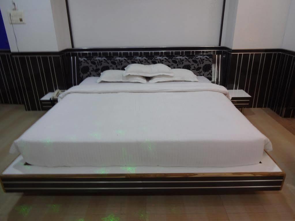 Hotel Shree Vinayak Palace Bhopal Zewnętrze zdjęcie