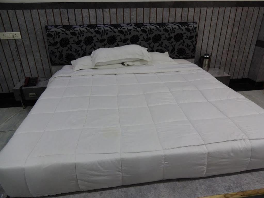 Hotel Shree Vinayak Palace Bhopal Zewnętrze zdjęcie